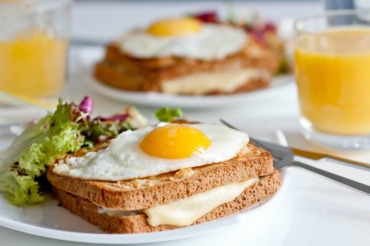 The_Croque_Madame_Sandwich_Recipe_A_Classic_French_Breakfast_Dish-1